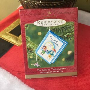 2001 Hallmark The Land of Christmastime Keepsake Ornament